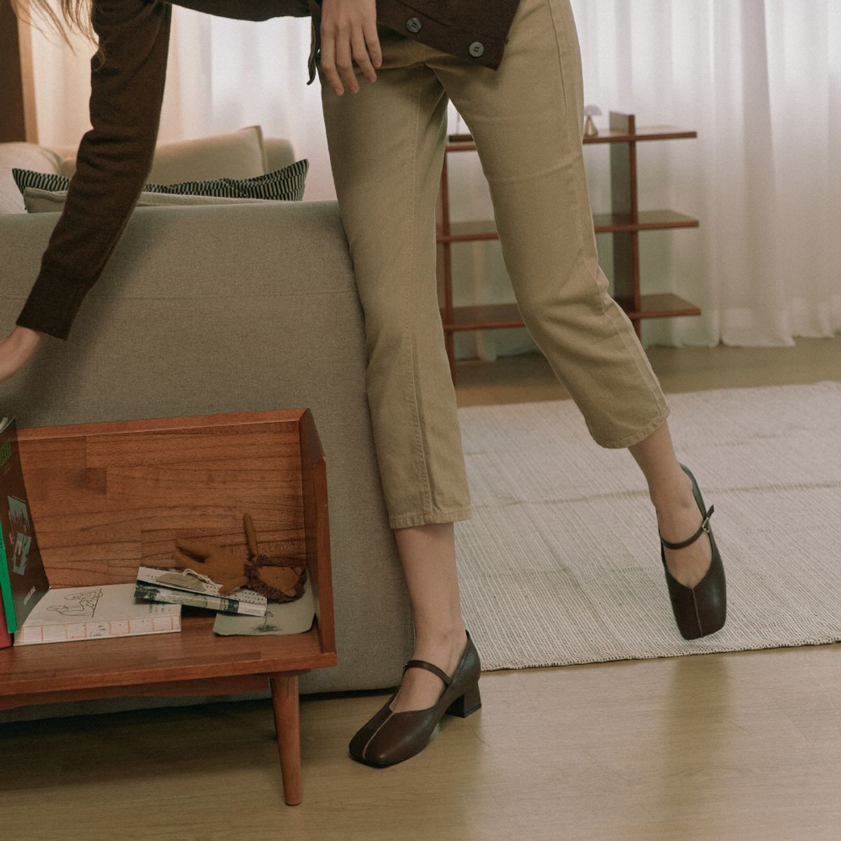 케리제이드(KERRIJADE) V-cut Pumps_Brown