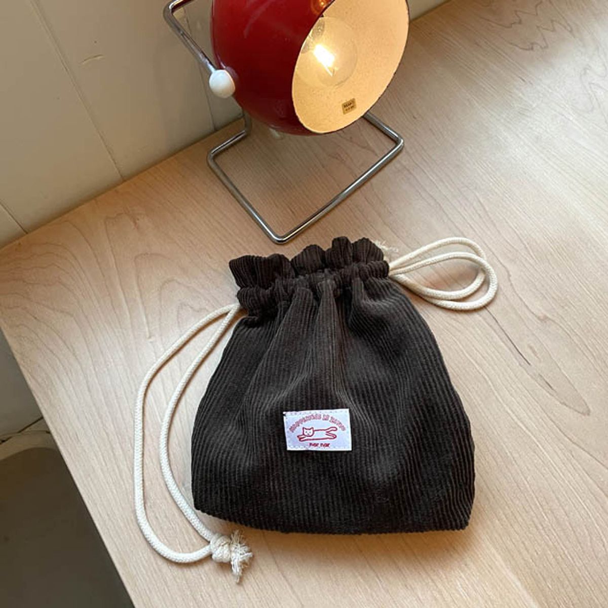 나르나르(NAR NAR) LOGOPOUCH_KHAKI