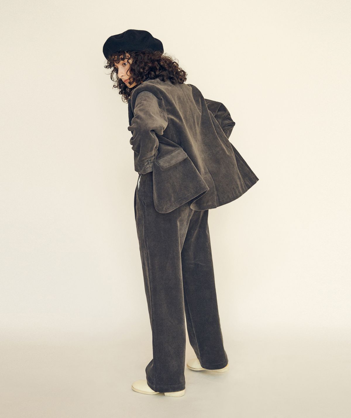 버나드밀즈(BERNARD MILLS) DOUBLE PLEATED CORDUROY PANTS - CHARCOAL GRAY