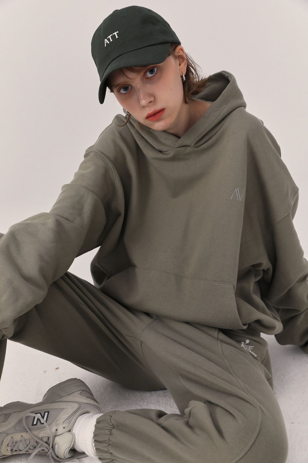아뜨라베르(ATTRAVER) 베르 조거팬츠 올리브