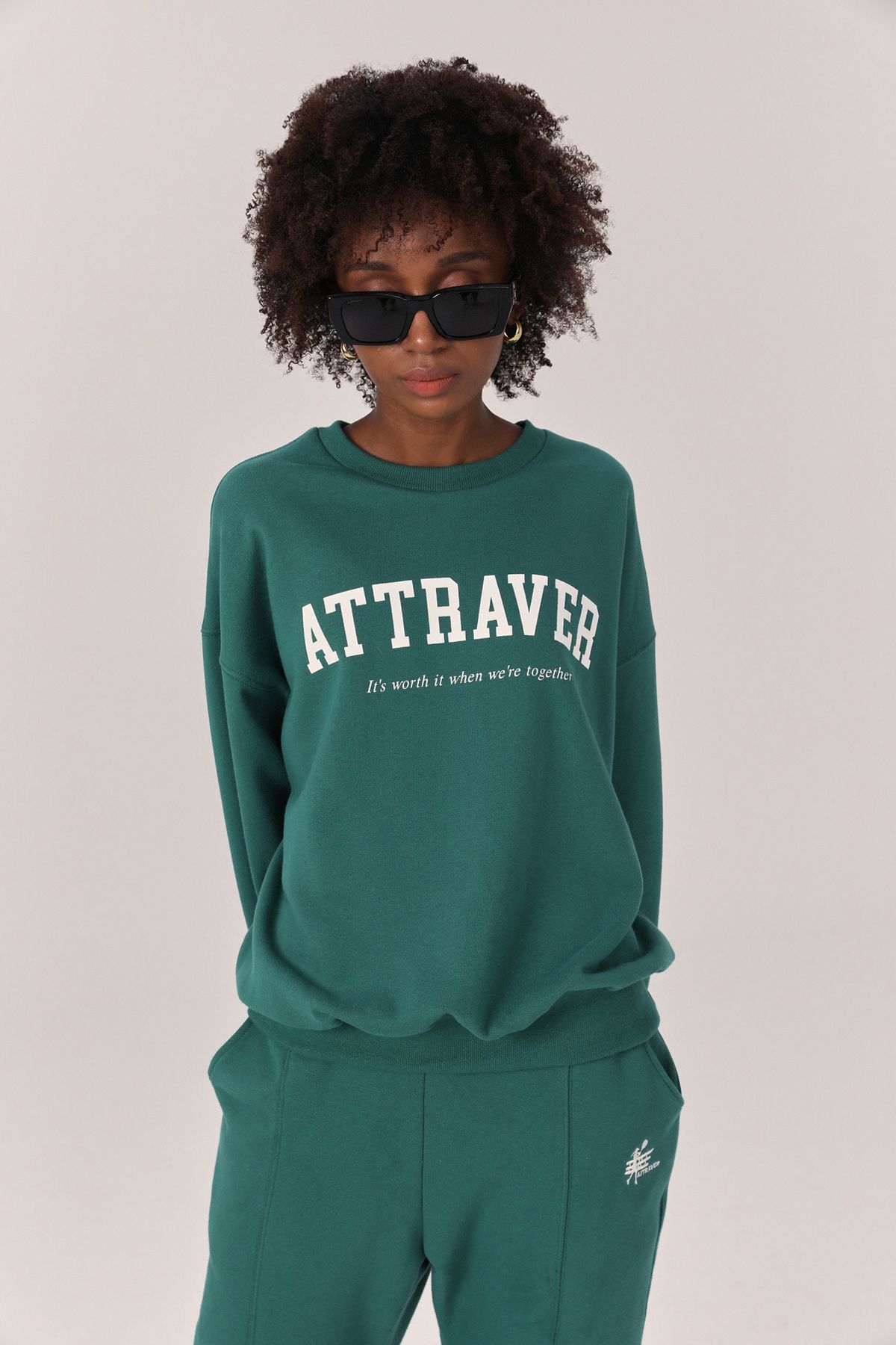 아뜨라베르(ATTRAVER) 베르 스웻셔츠 그린
