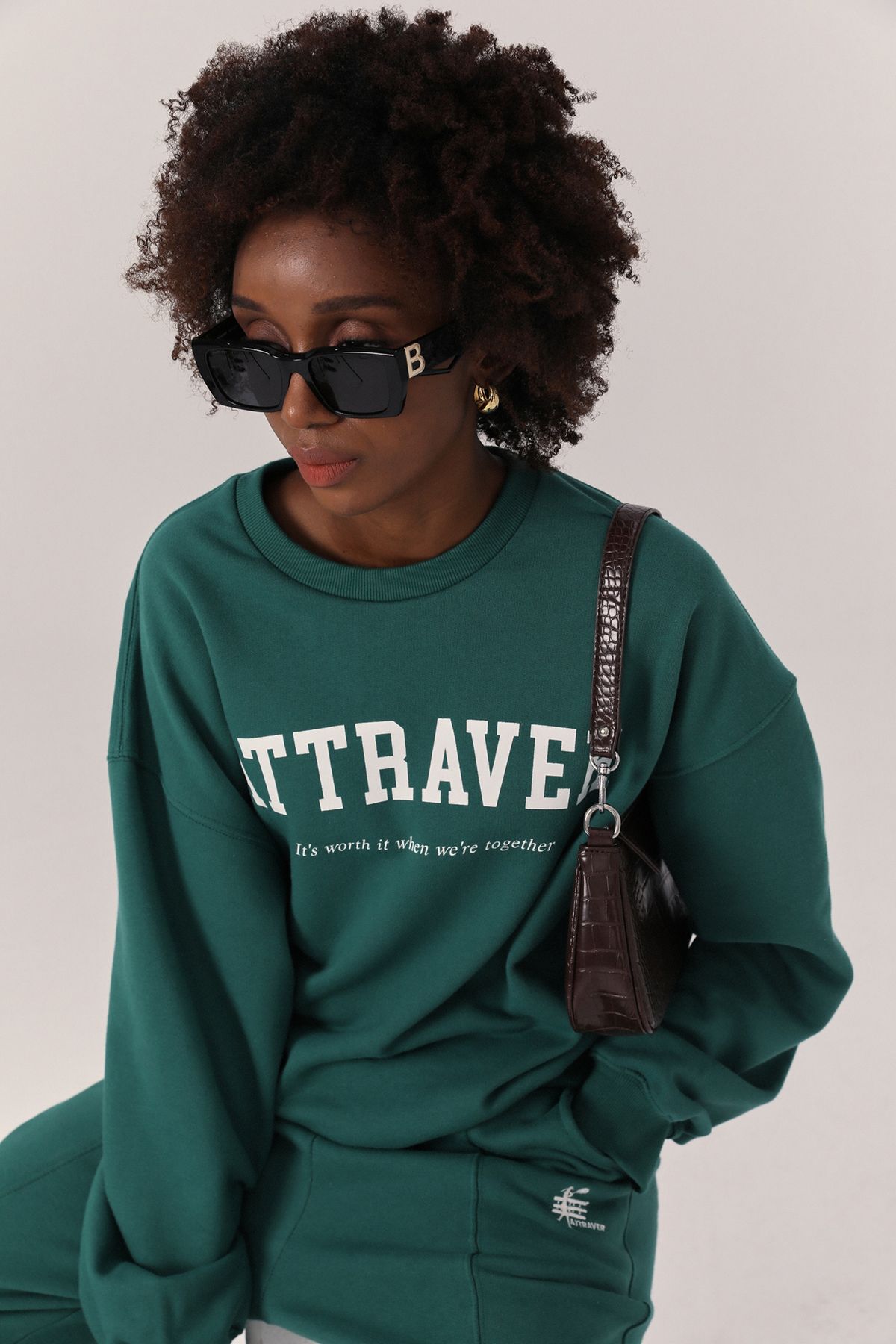 아뜨라베르(ATTRAVER) 베르 스웻셔츠 그린