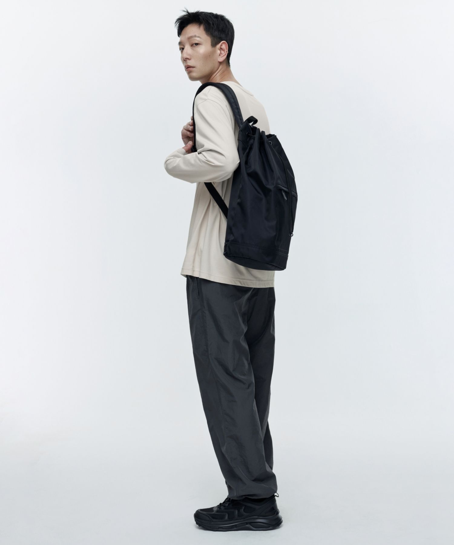 MUSINSA公式 | MUSINSA STANDARD ナイロンダッフルスリングバッグ