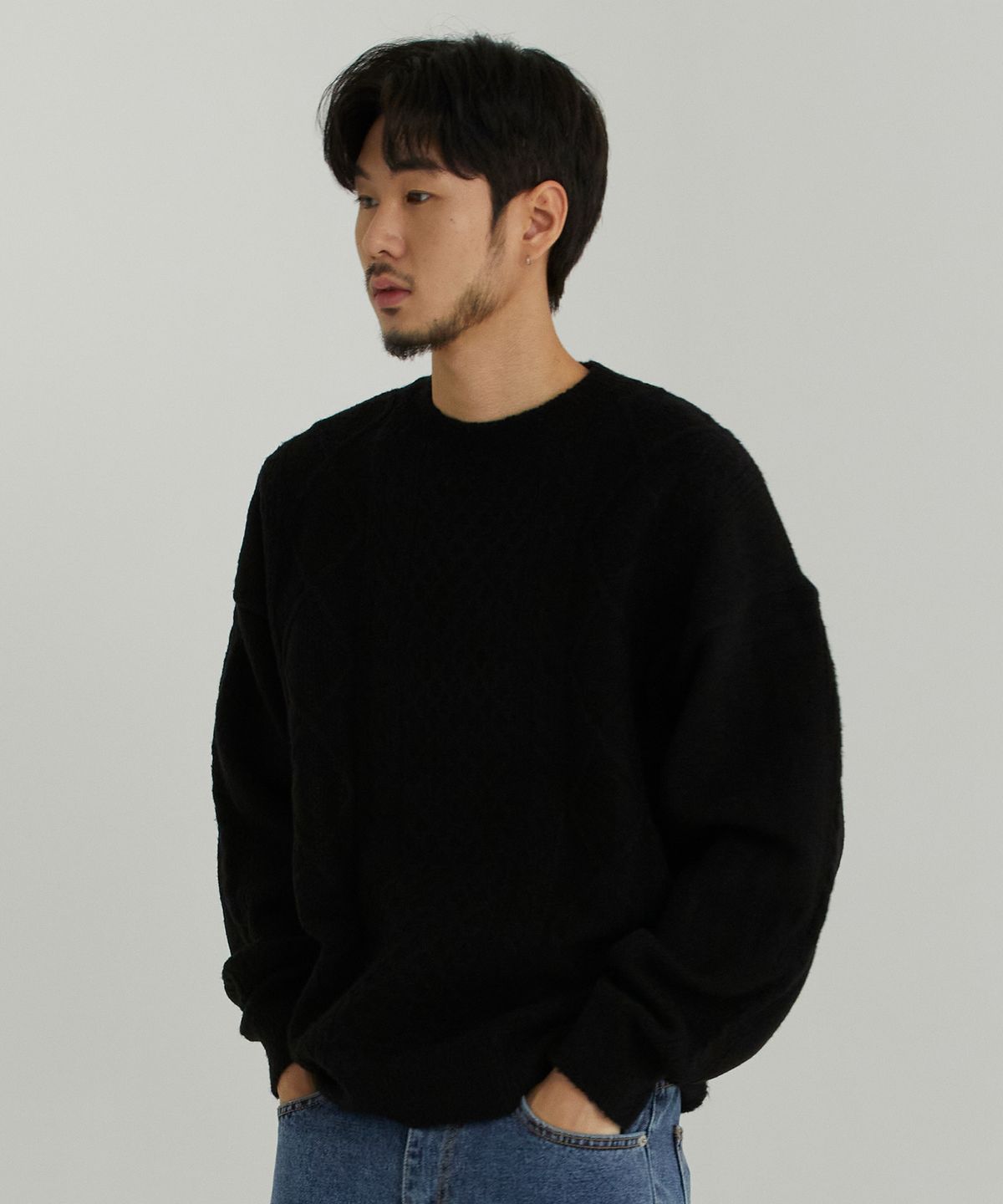 아더피츠(OTHERFITS) 라운드 패턴 스웨터 (블랙)