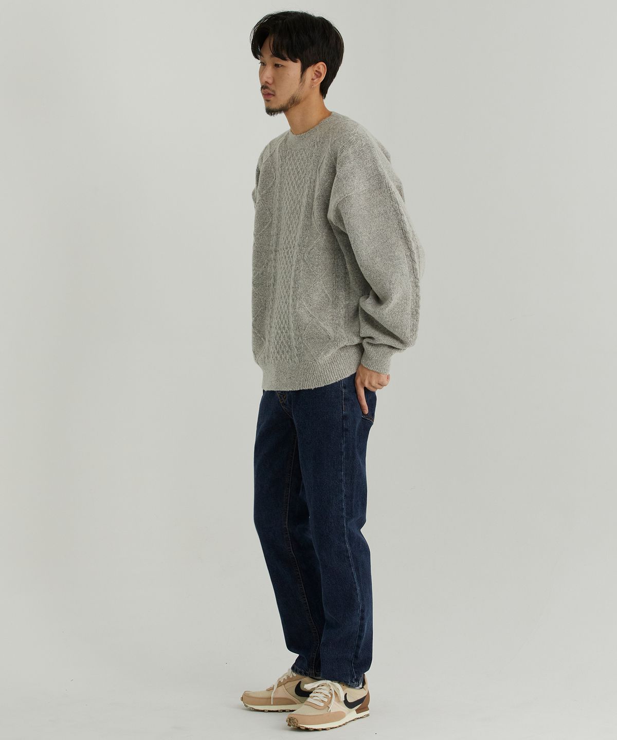 아더피츠(OTHERFITS) 라운드 패턴 스웨터 (그레이)