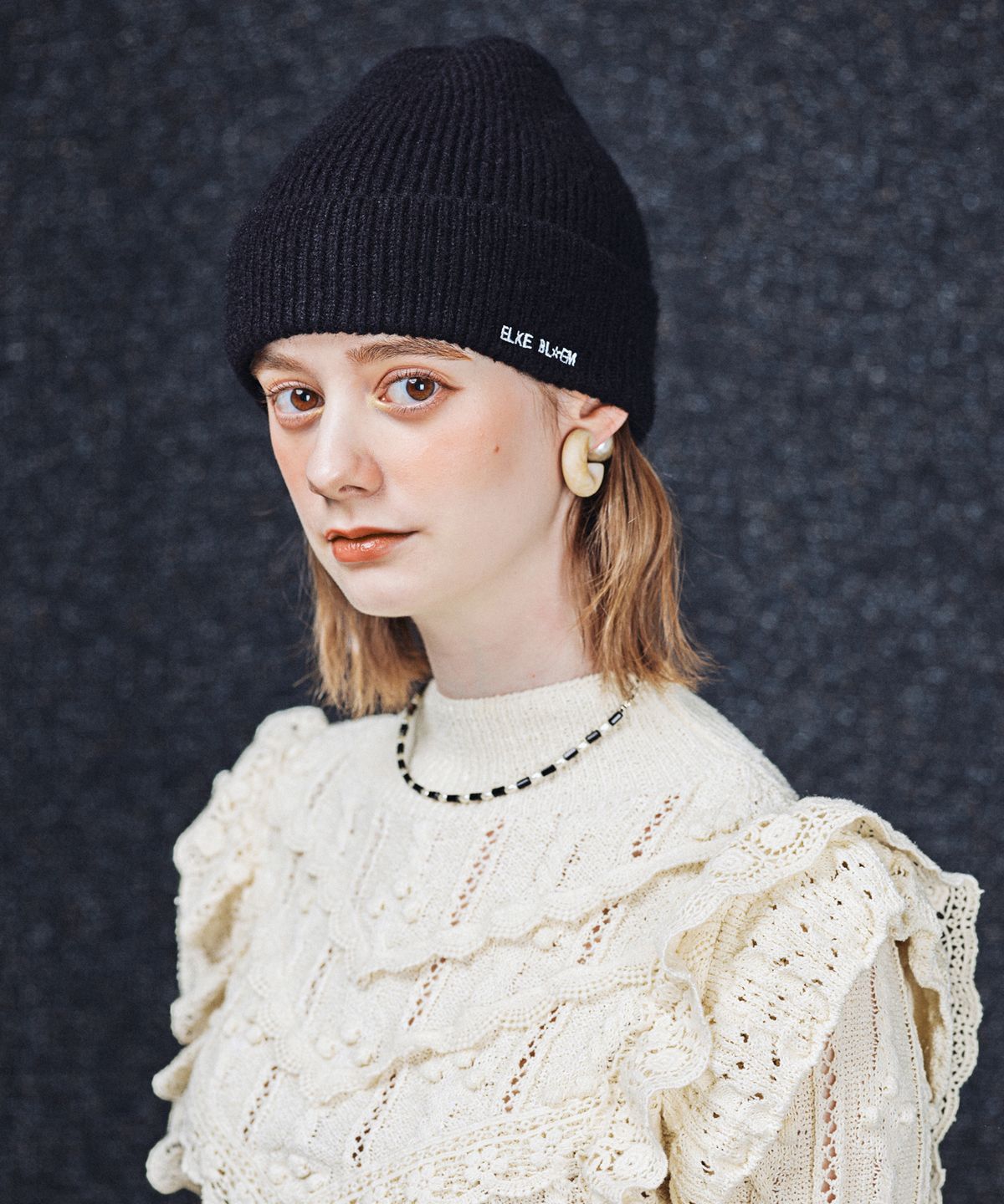 엘케블룸(ELKE BLOEM) PASTEL BLACK BEANIE