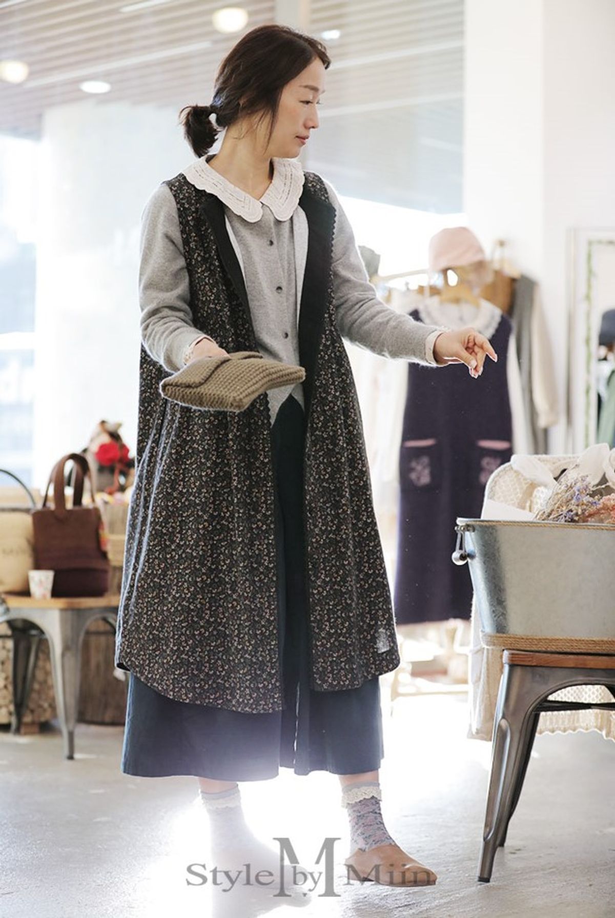 스타일바이미인(STYLEBYMIIN) 카밀꽃가라롱조끼