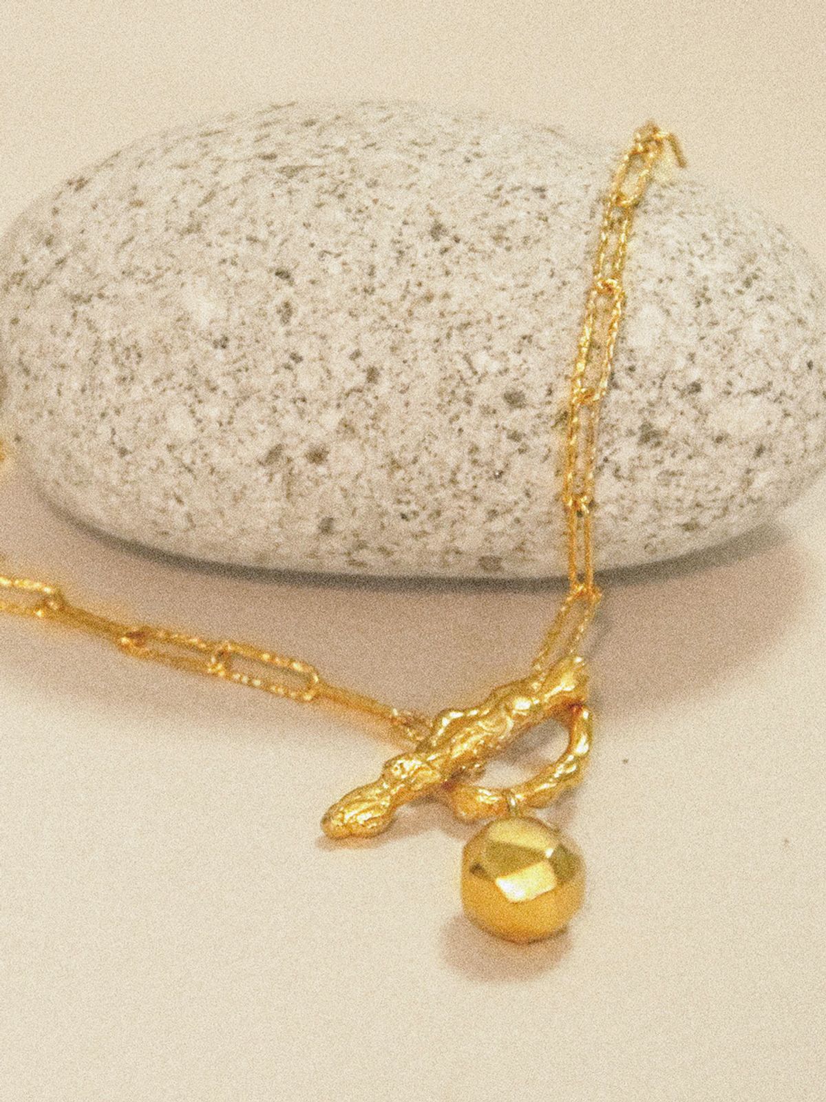 아드리비툼(ADLIBITUM) PEBBLE NECKLACE