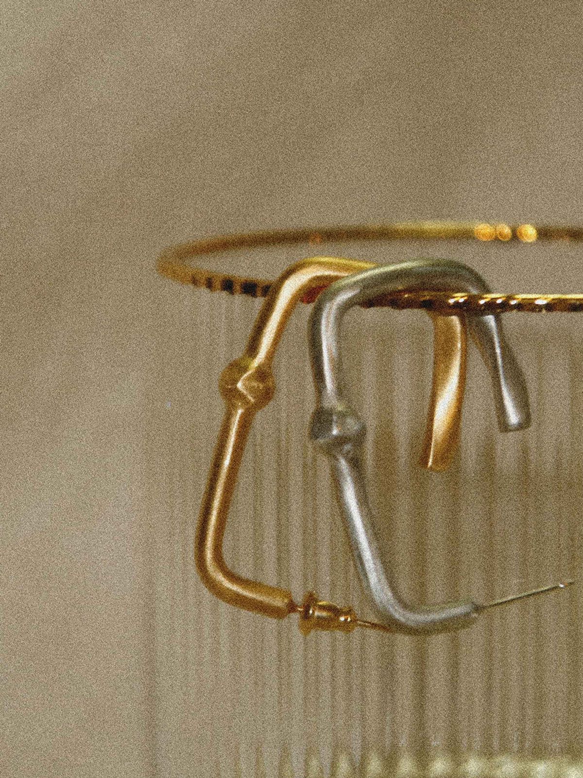 아드리비툼(ADLIBITUM) PEBBLE EARRING