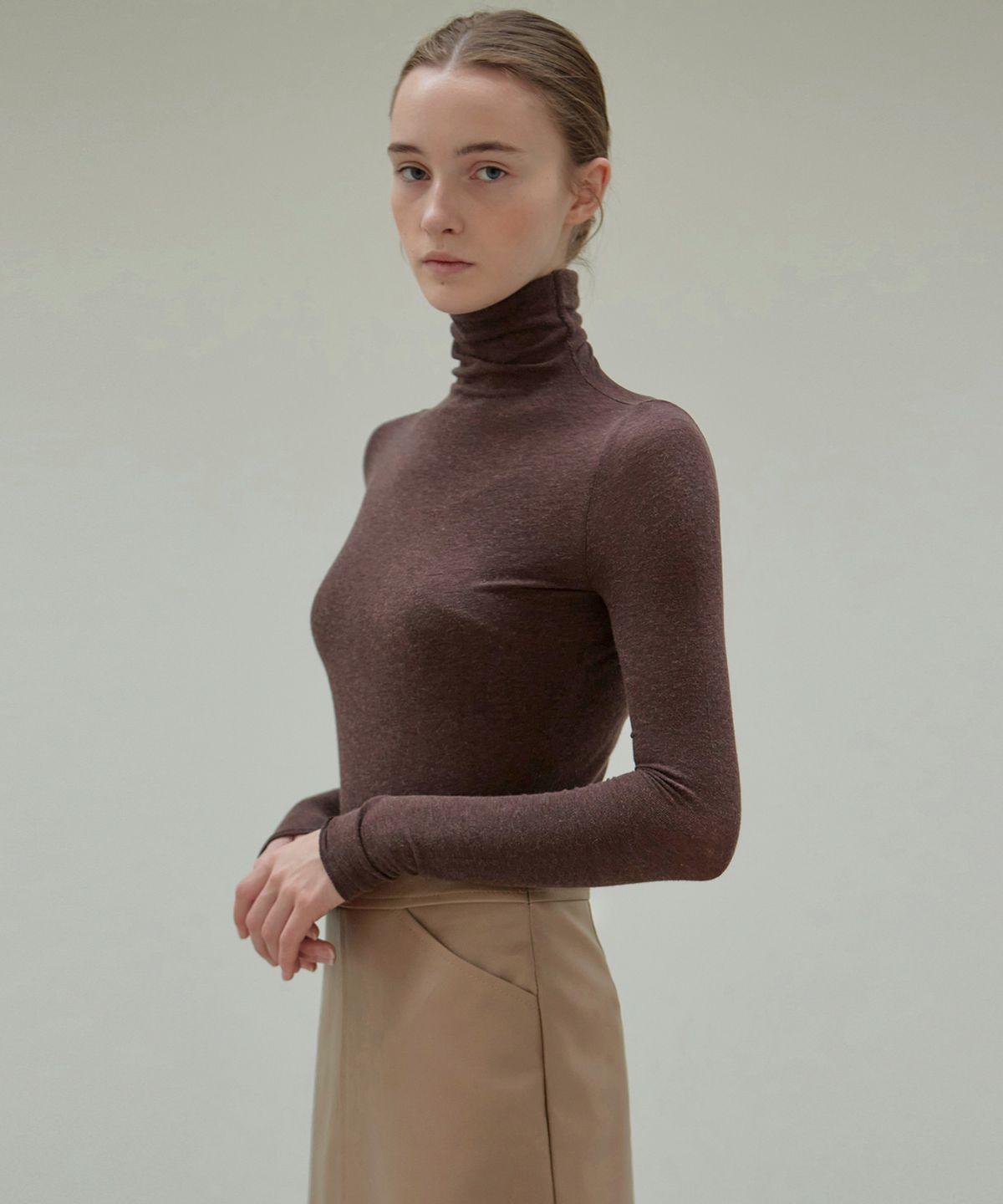 닉앤니콜(NICK&NICOLE) [ESSENTIAL] TURTLENECK SLIM KNIT TOP_BROWN