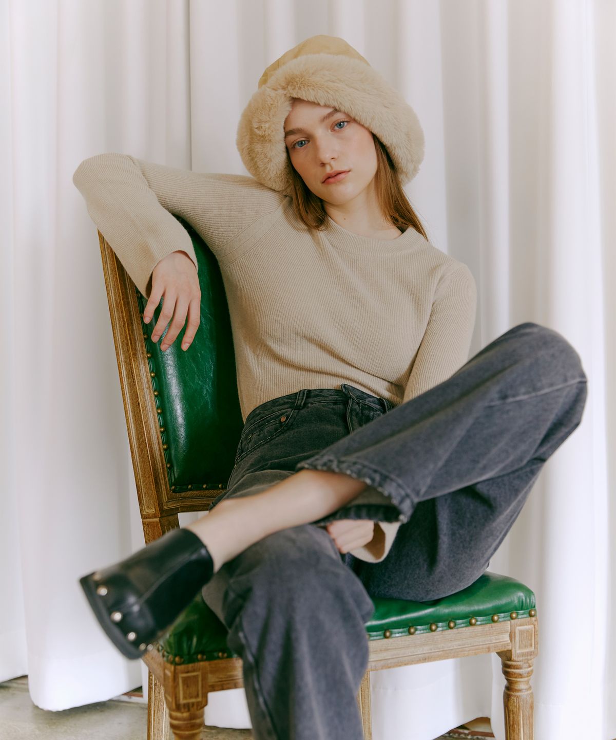 에트몽(ETMON) Bell Sleeve Knit Top  Beige