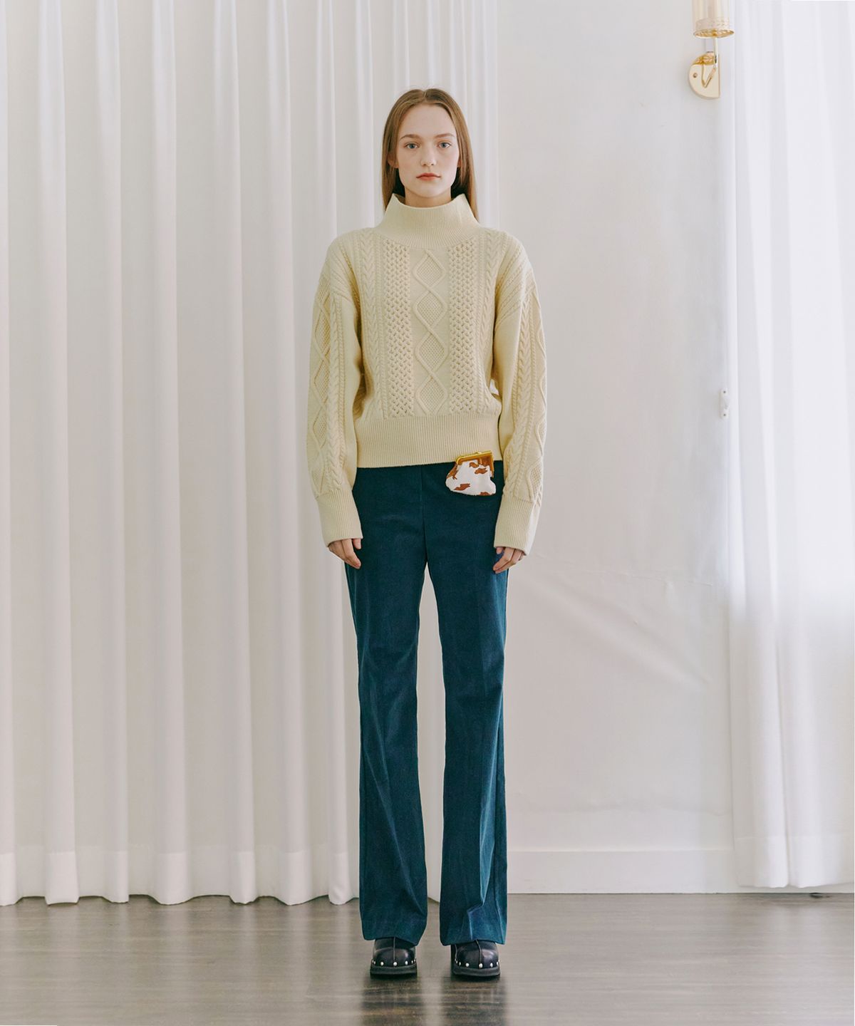에트몽(ETMON) Turtle-Neck Cable Knit Top  Butter