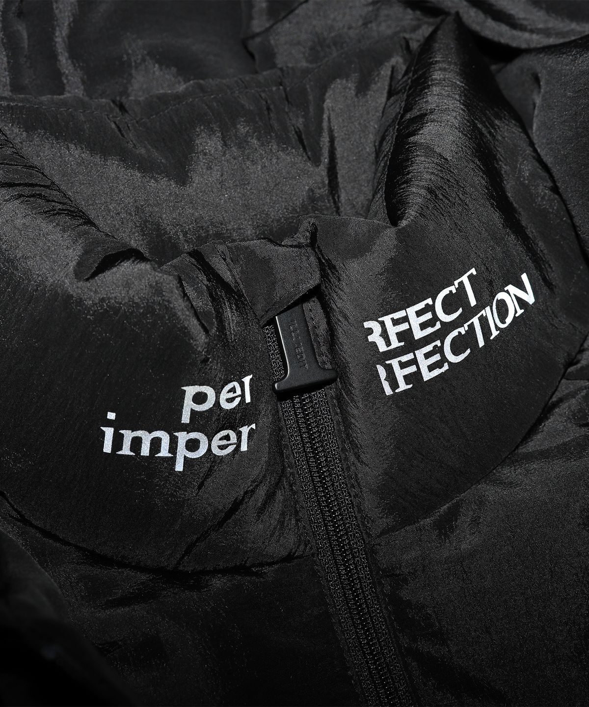 일레딧(ILLEDIT) MATTE DOUBLE ZIP UP SHORT PUFFER BLACK