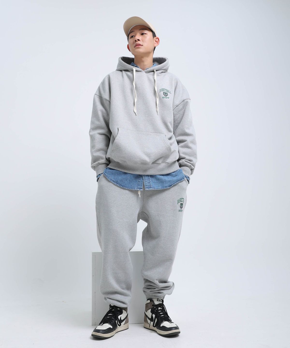 스터프(STUFF) 타이거 루즈핏 조거 트레이닝 팬츠 그레이