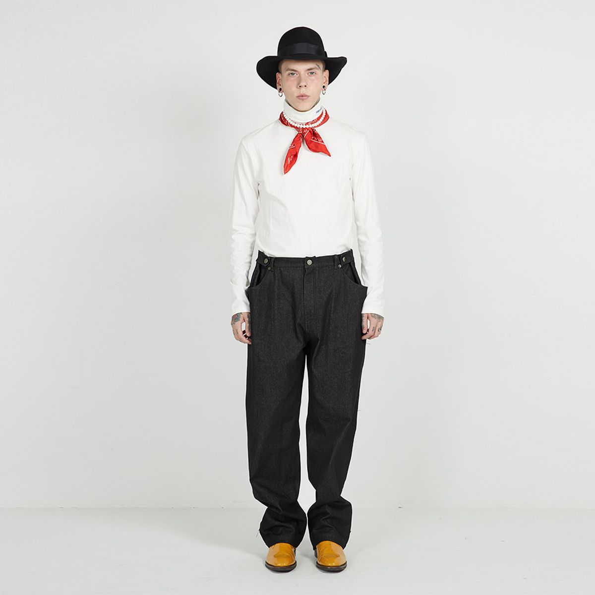 에프엠9102(FM91.02) 3 BUTTONS CLUB PANTS_black