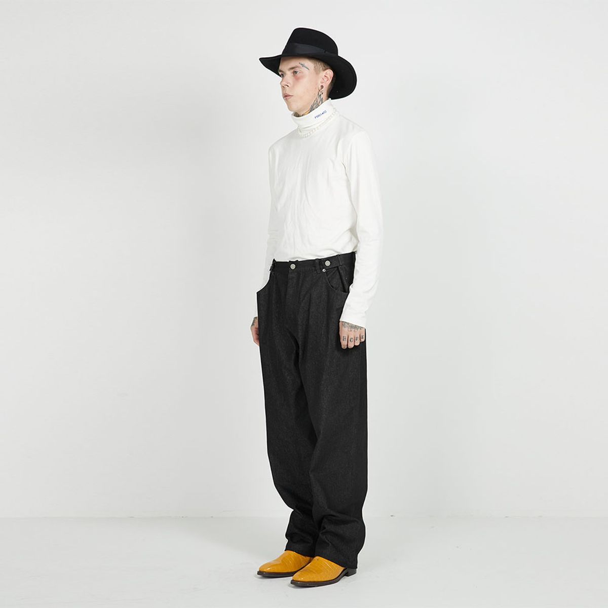 에프엠9102(FM91.02) 3 BUTTONS CLUB PANTS_black