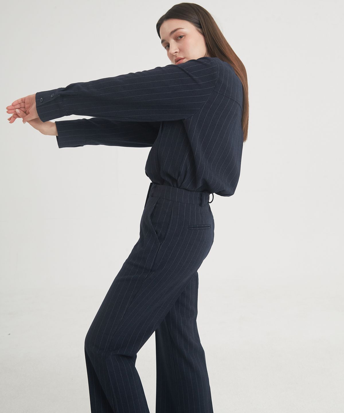 프라이하잇(THEFRHT) Wool Stripe Flare Pants (Navy)