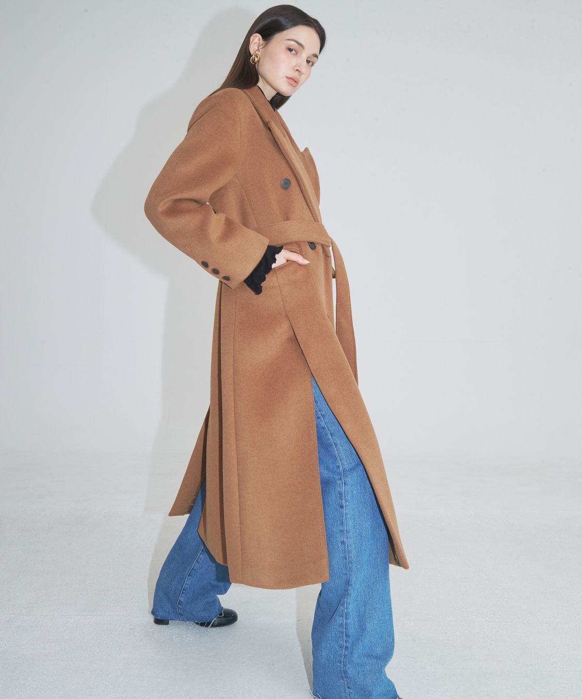 프라이하잇(THEFRHT) Tailored Double-Breasted Slit Coat (Brown)