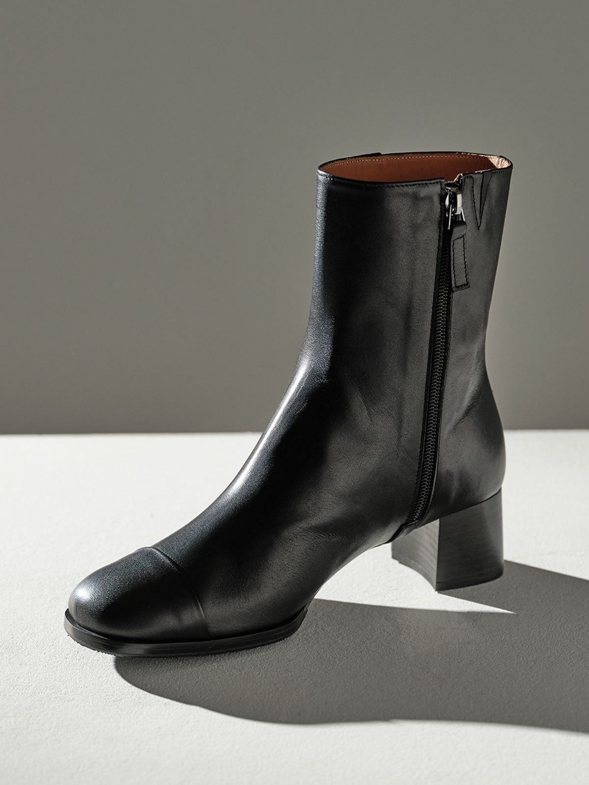 흰(HEENN) OVER THE ANKLE_BLACK