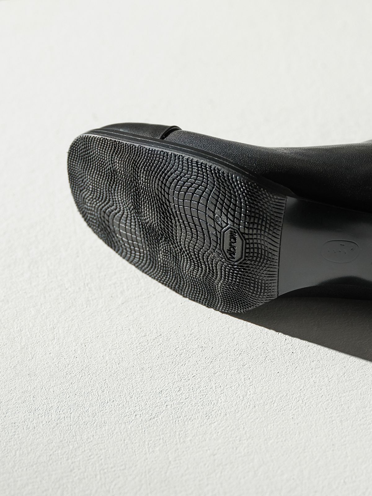 흰(HEENN) OVER THE ANKLE_BLACK