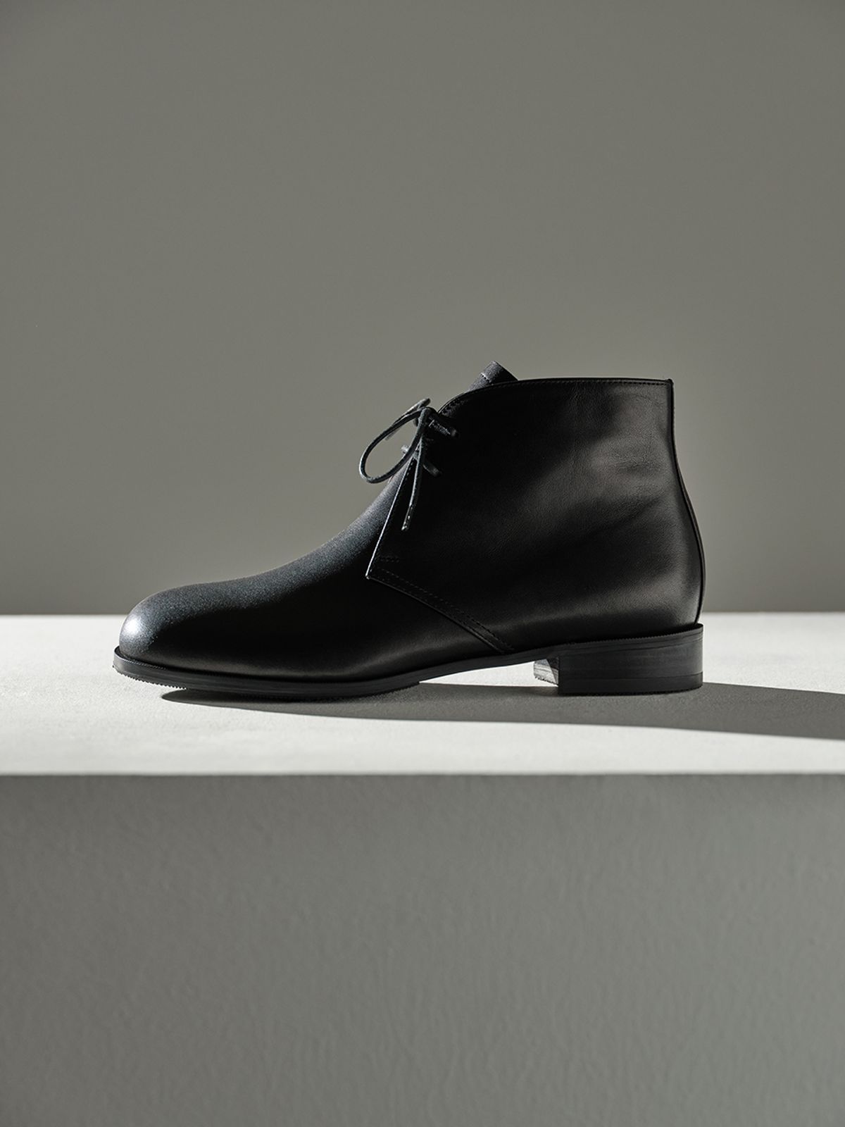 흰(HEENN) CHUKKA BOOTS_BLACK