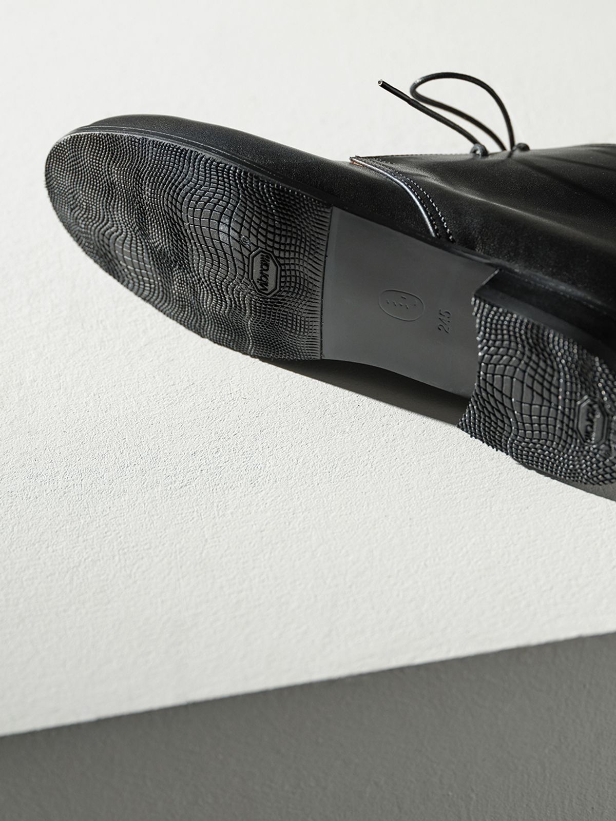 흰(HEENN) CHUKKA BOOTS_BLACK