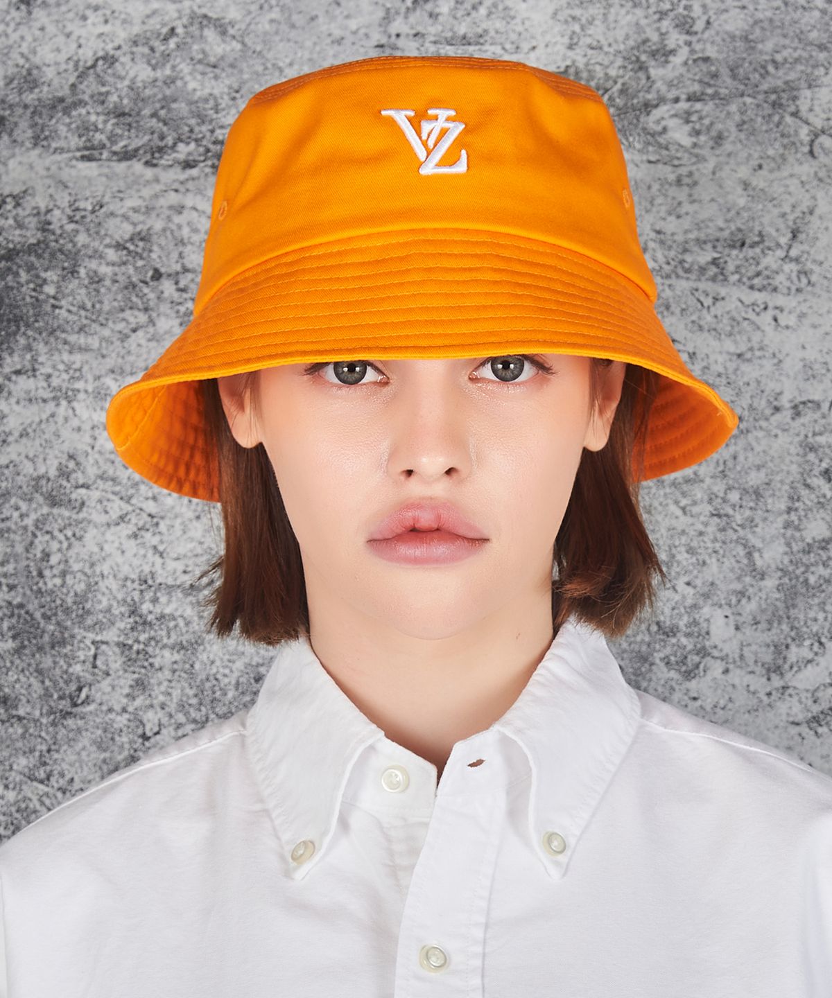 바잘(VARZAR) 3D 모노그램 컬러 버킷햇 오렌지