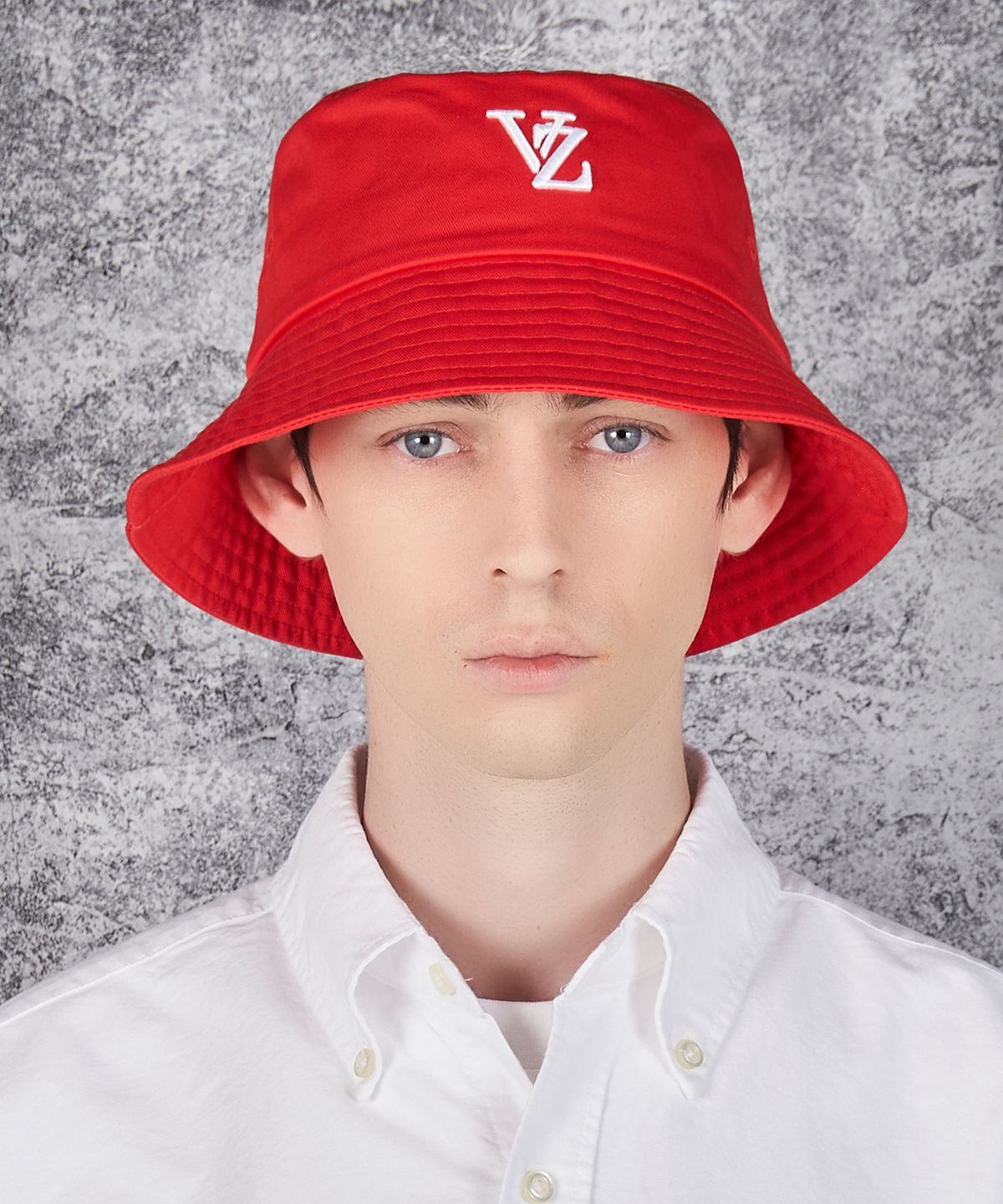 바잘(VARZAR) 3D 모노그램 컬러 버킷햇 레드