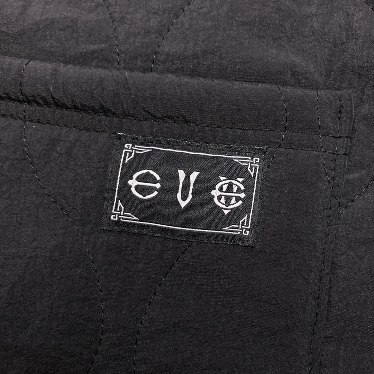 에잇볼륨(EIGHTVOLUME) EV T 패치 퀼팅 점퍼 (블랙)