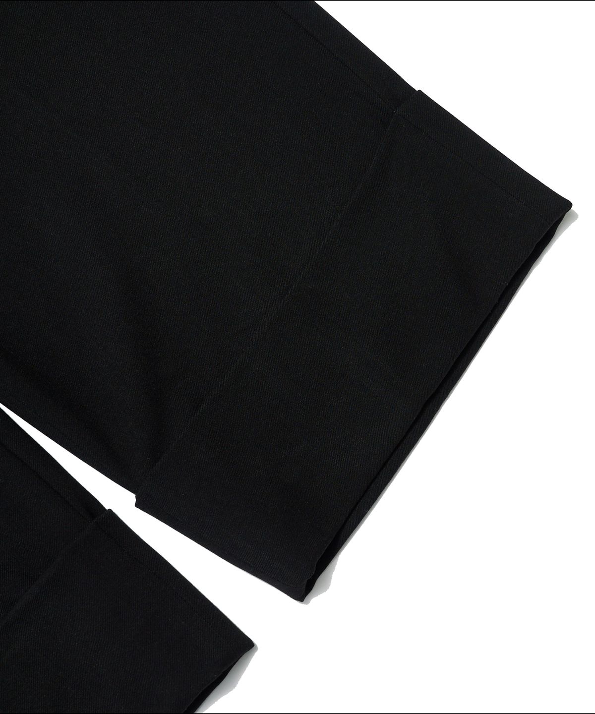핀스드룩(FINSDRUCK) IN BANDING SEMI-WIDE FIT WIDE TURN-UP SLACKS(BLACK)
