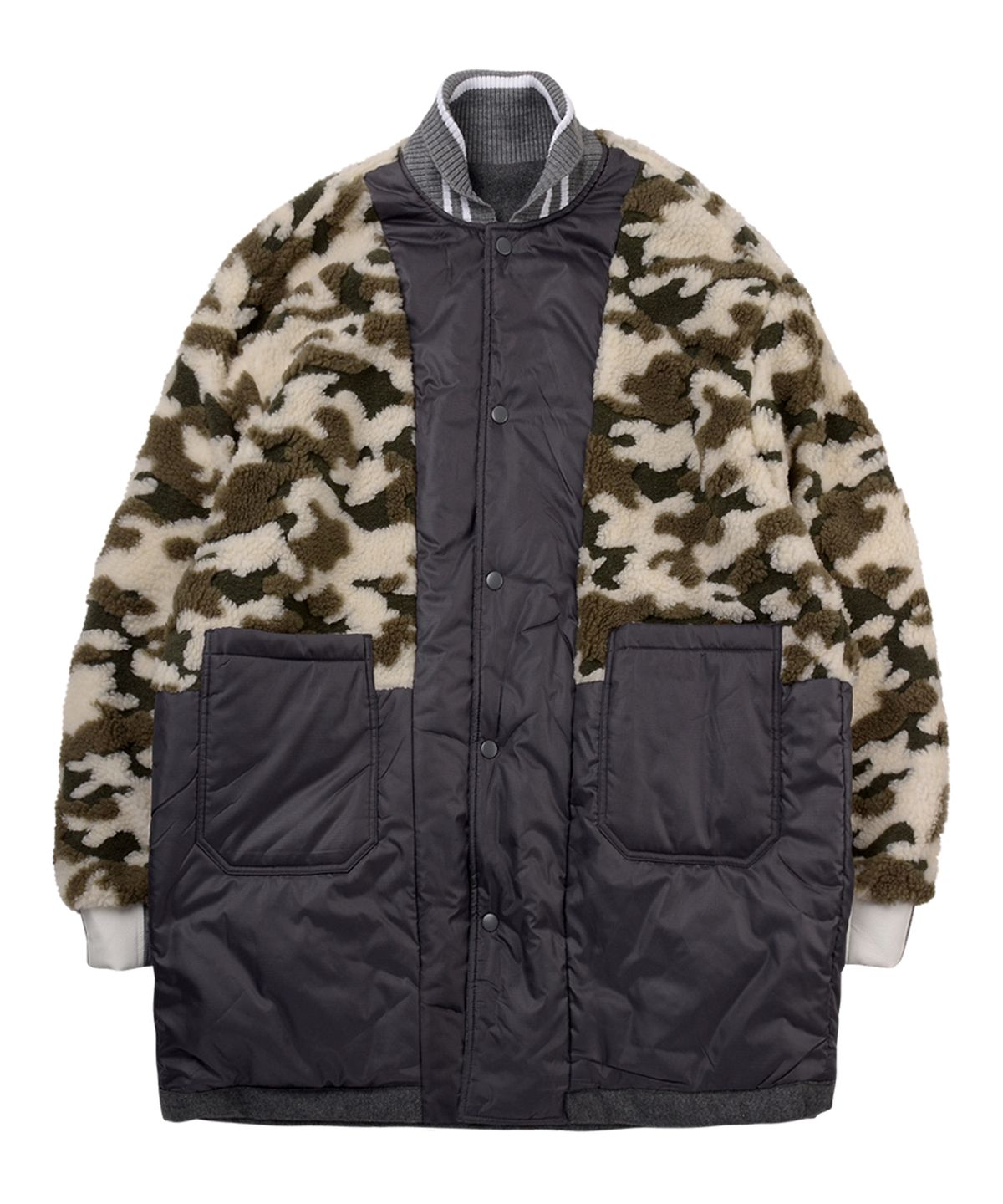 씨오엠이(COME) [UNISEX] Reversible Faux Fur Varsity Collar Coat (Camouflage)