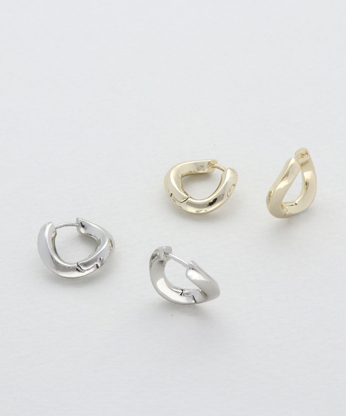 리타모니카(RITA MONICA) Twisted Edge Earrings