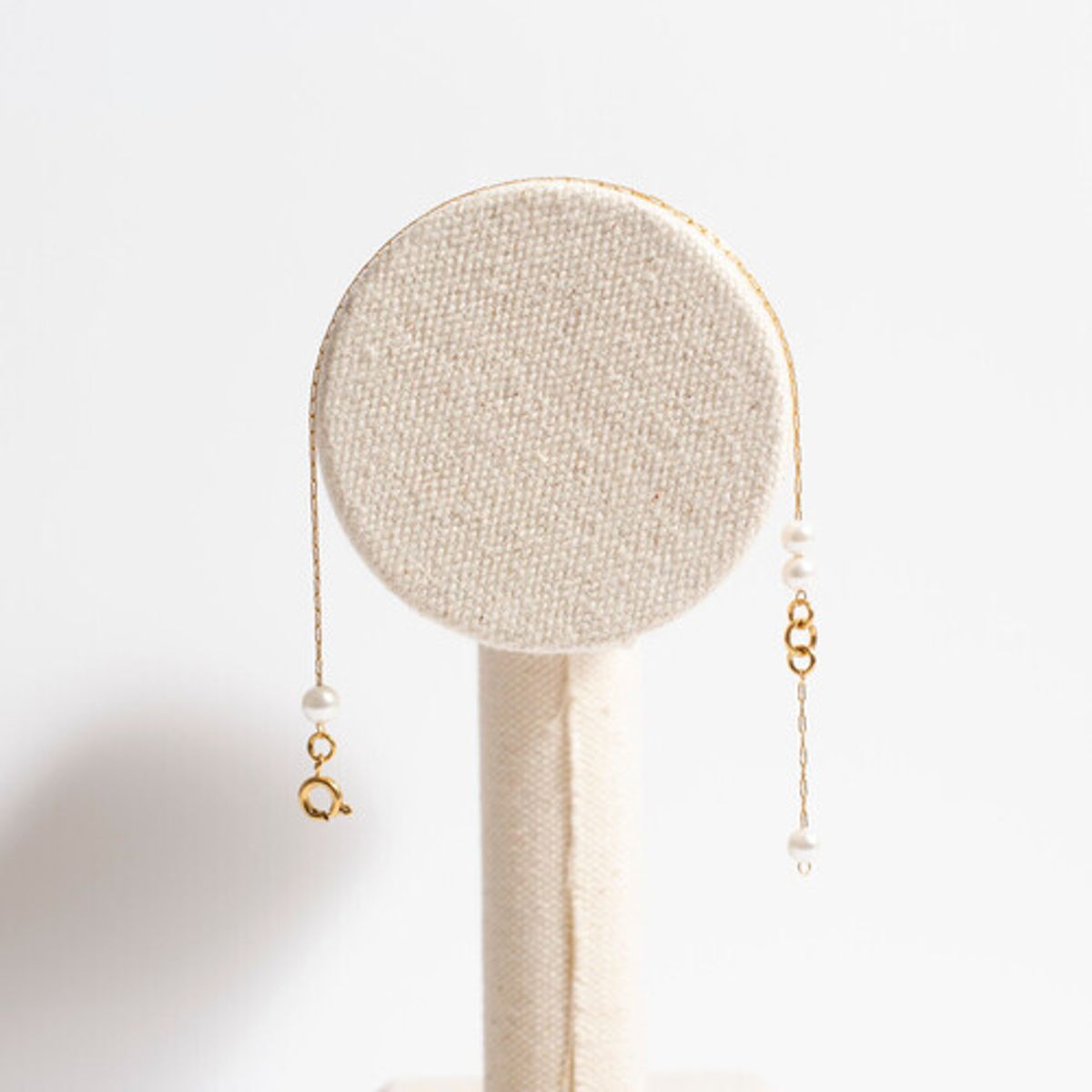 모드곤(MODGONE) 작은 진주 방울 골드톤 팔찌 Tiny Pearls Gold-tone Bracelet