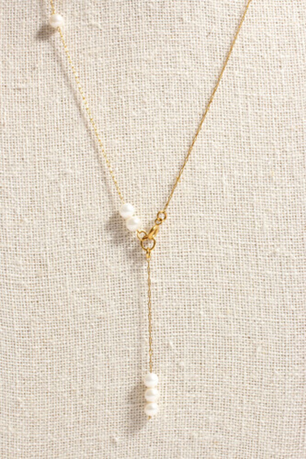 모드곤(MODGONE) 작은 진주 방울 골드톤 목걸이 Tiny Pearls Gold-tone necklace