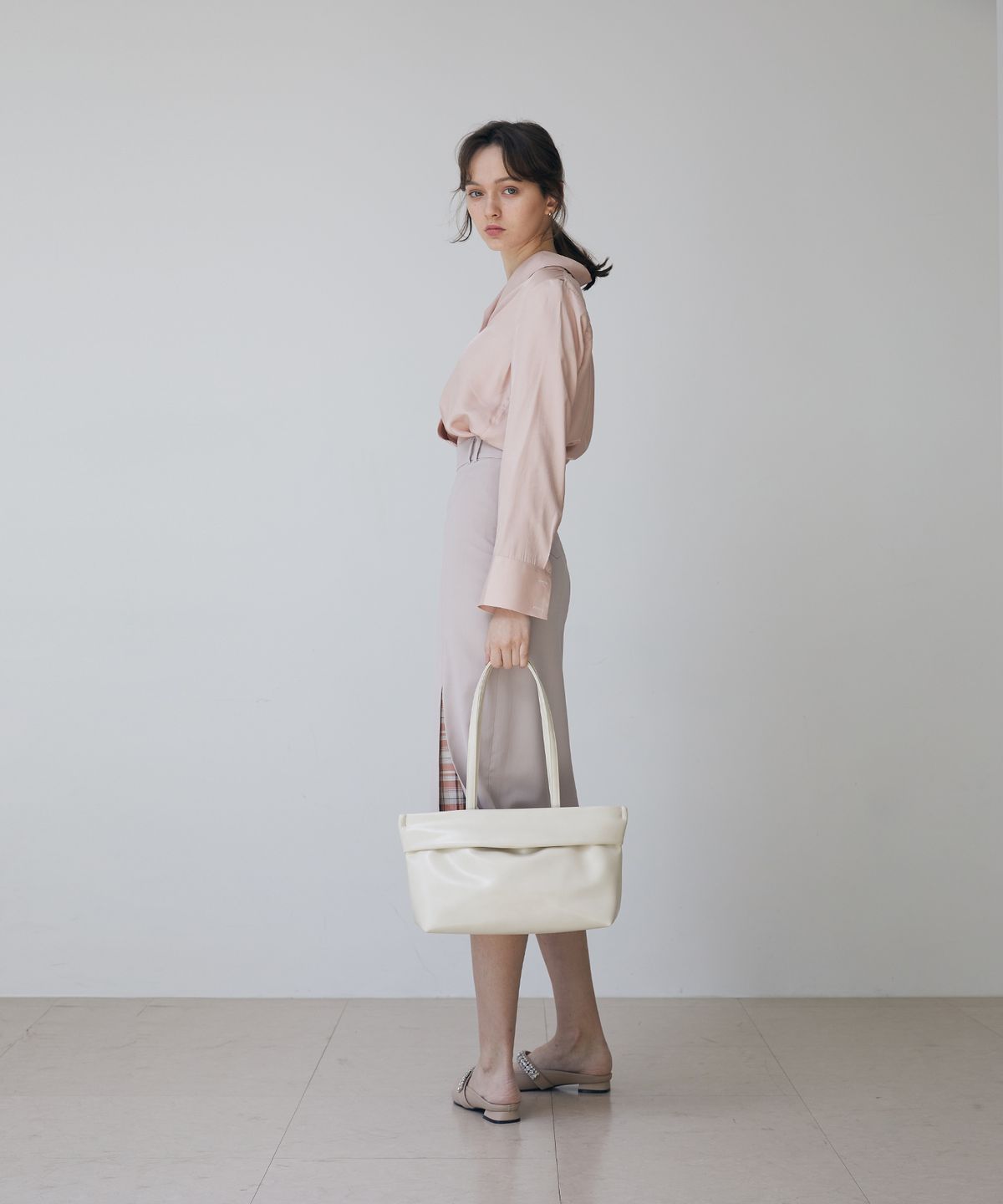 러브참(LOVECHARM) [레아 숄더백_아이보리] Leah Shoulder Bag_Ivory