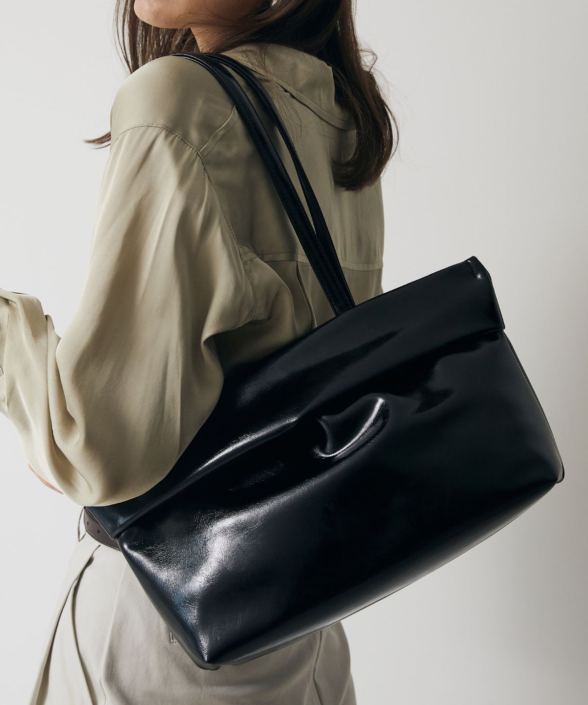 러브참(LOVECHARM) [레아 숄더백_블랙] Leah Shoulder Bag_Black