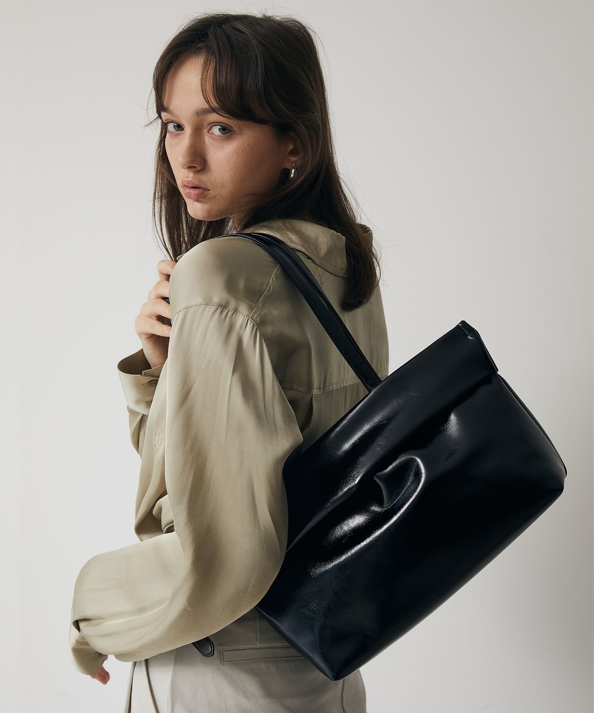 러브참(LOVECHARM) [레아 숄더백_블랙] Leah Shoulder Bag_Black