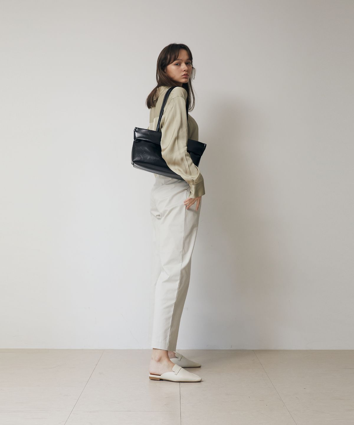 러브참(LOVECHARM) [레아 숄더백_블랙] Leah Shoulder Bag_Black