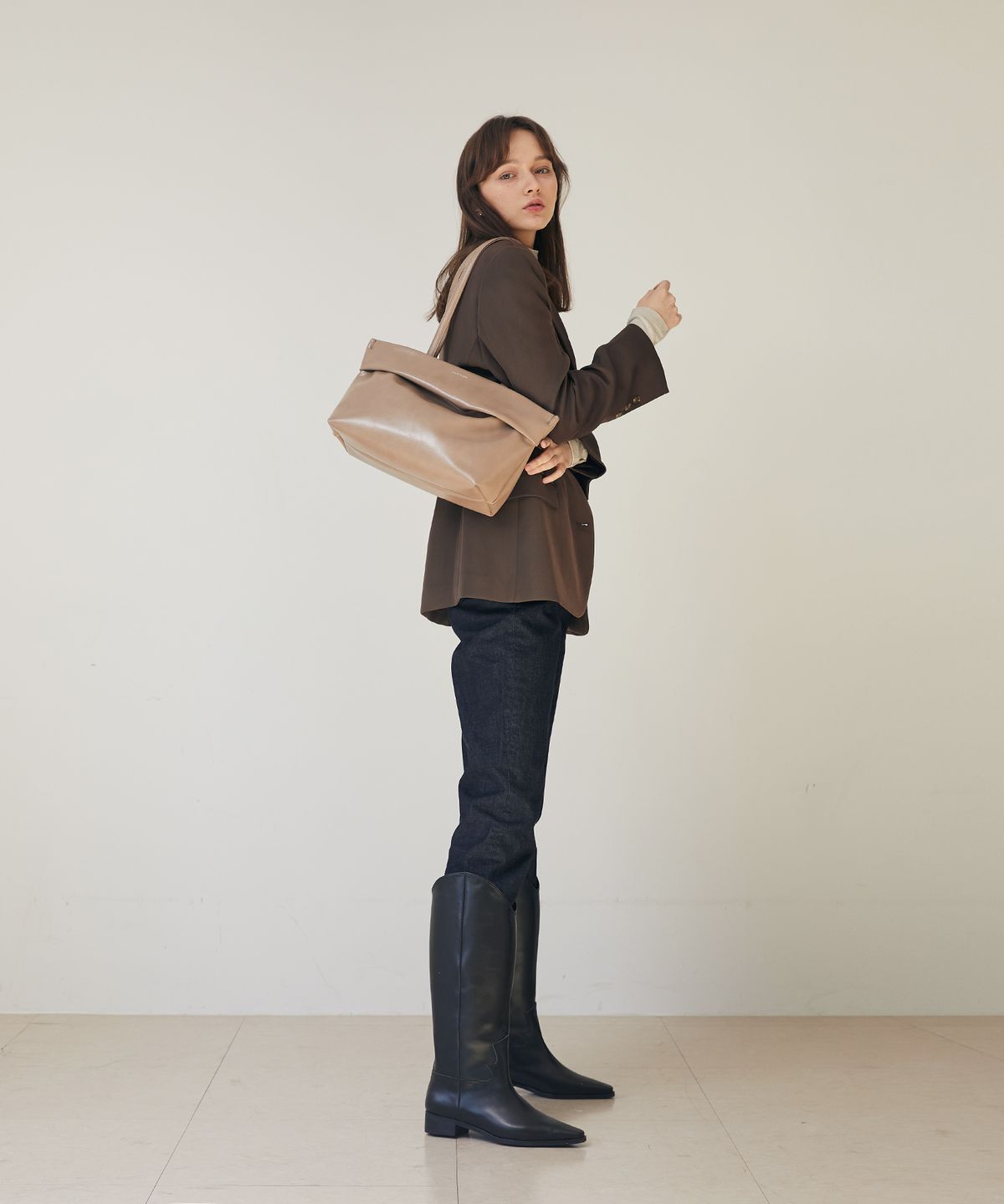 러브참(LOVECHARM) [레아 숄더백_베이지] Leah Shoulder Bag_Beige