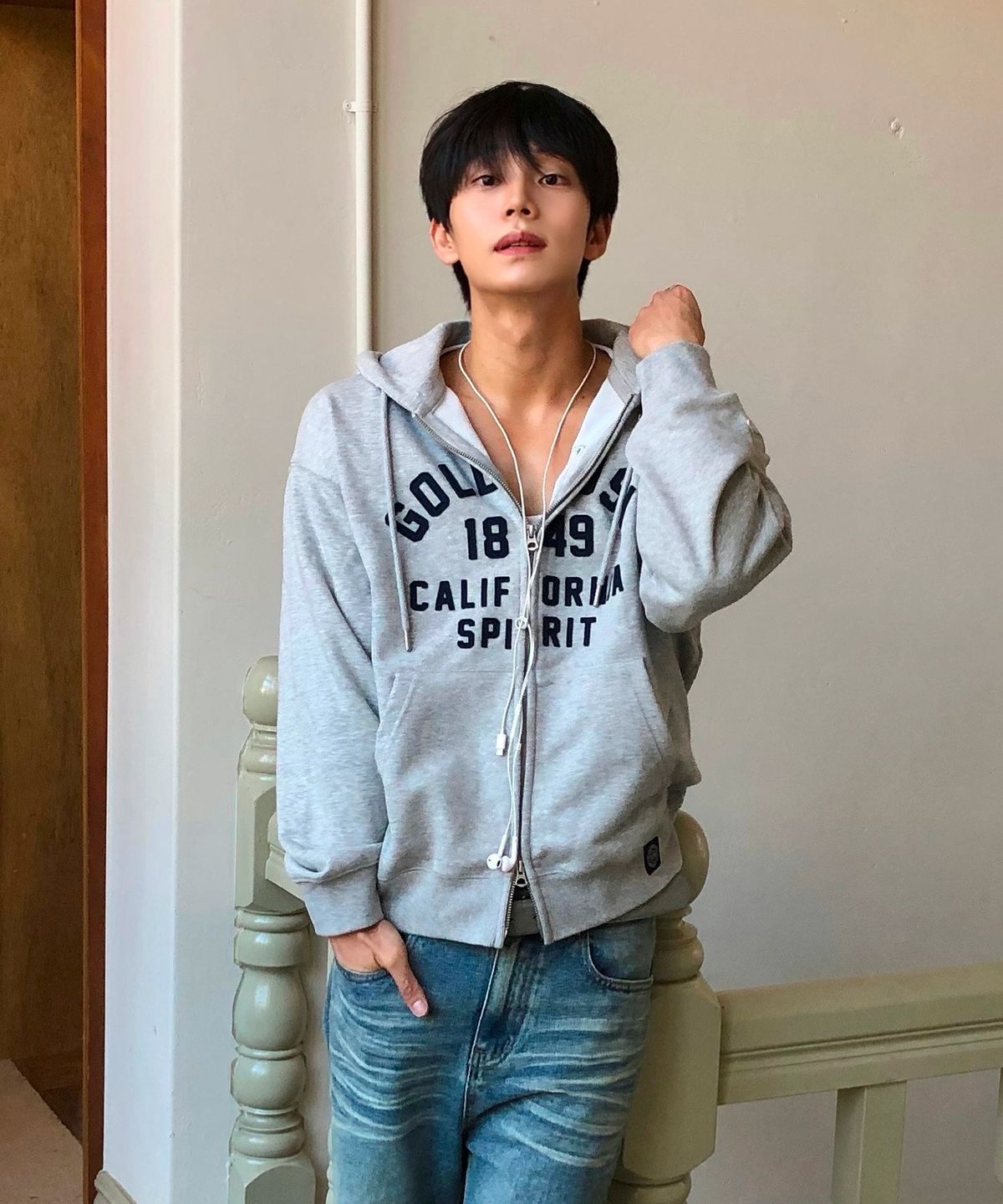 후아유(WHO.A.U) [기모 선택] Signature Patch Hood Zip-up / WHMZG4911U