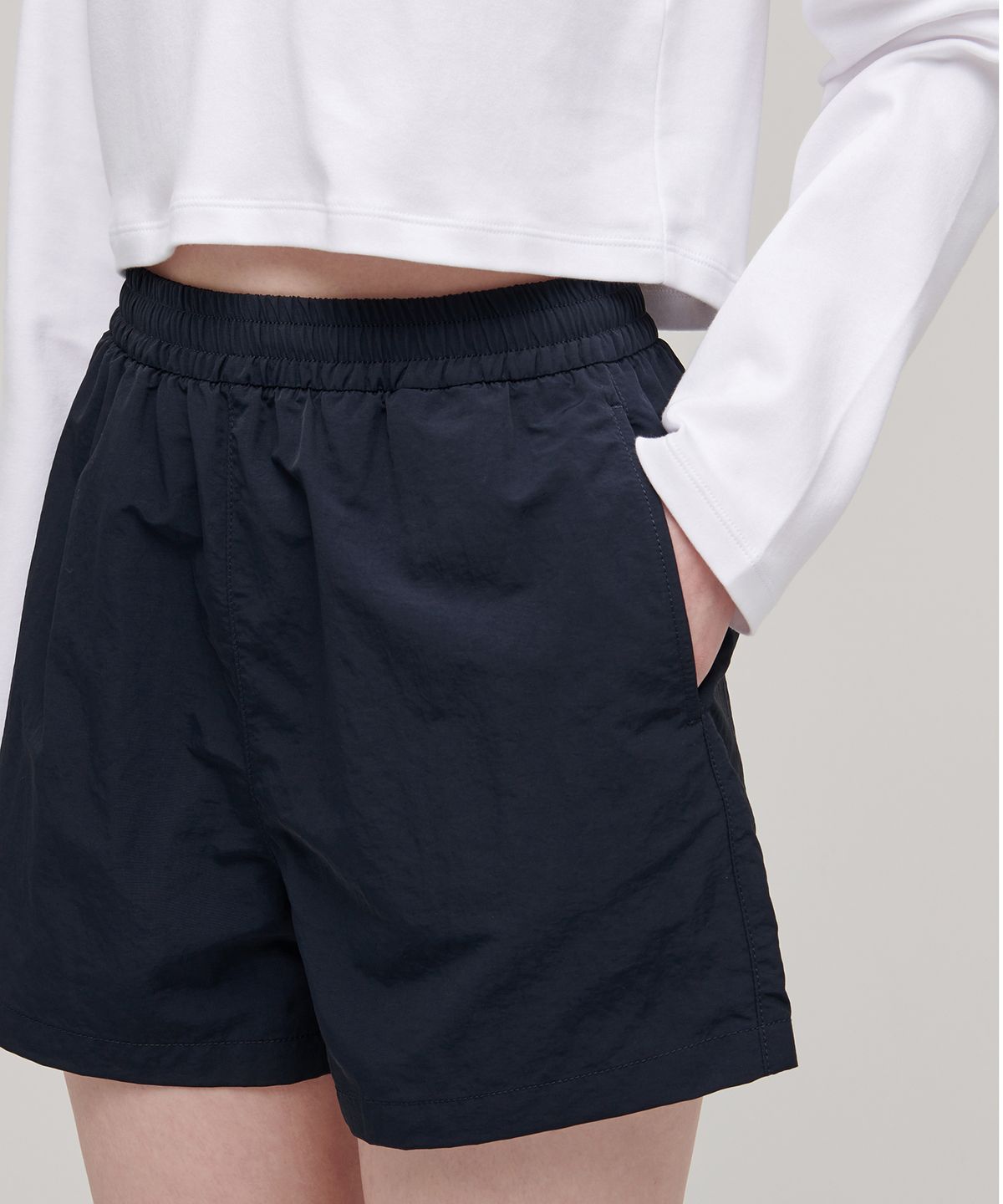 무신사 스탠다드 우먼(MUSINSA STANDARD WOMAN) 우먼즈 나일론 밴딩 쇼츠 [네이비]