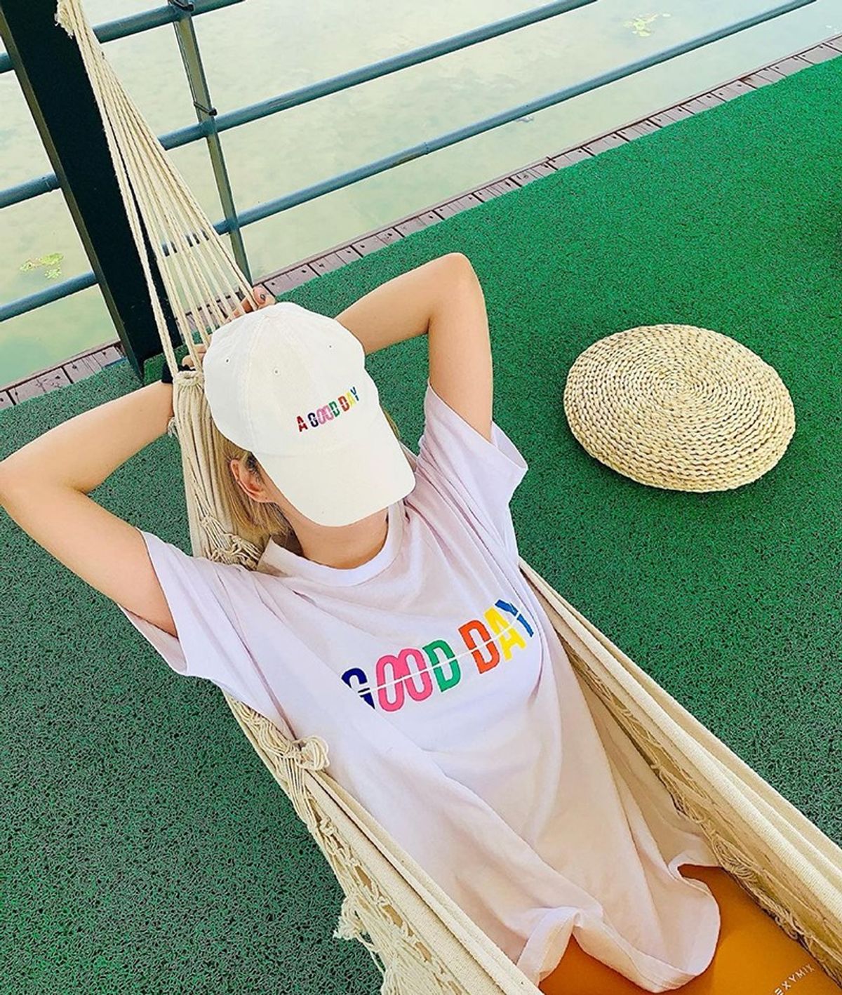 어굿데이(AGOODDAY) AGD RAINBOW 로고 티셔츠 (2COLOR)