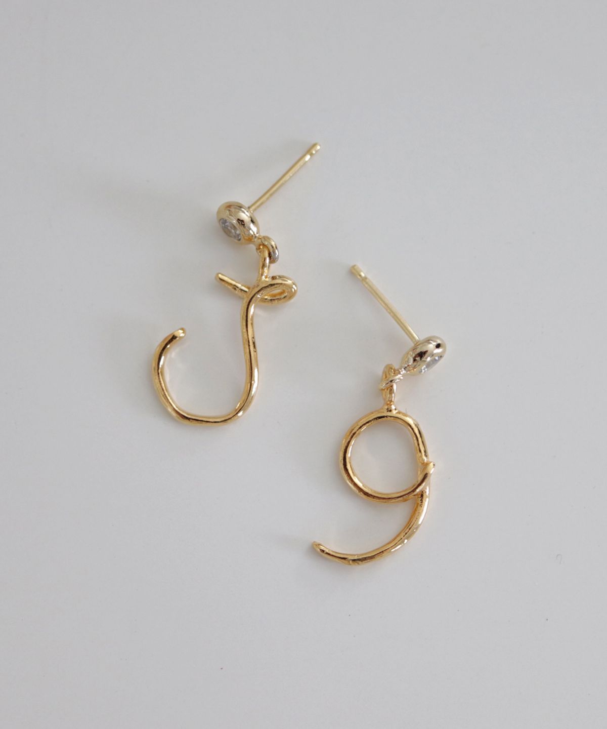 엘리오나(ELYONA) Initial Earrings 이니셜 귀걸이 (골드/실버)
