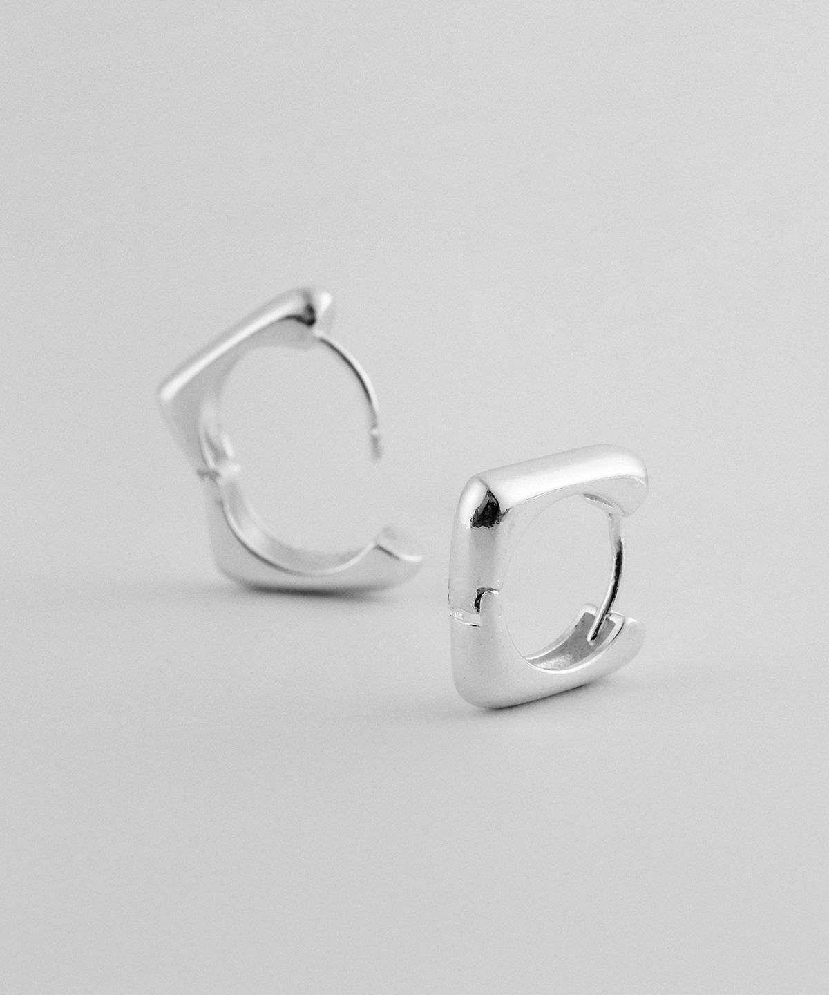 쿼르코어(QUARQOR) #7712 silver92.5 EARRING
