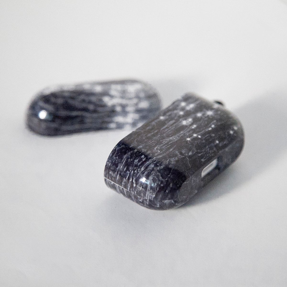 베이스언유즈(BASEDON_YOUTH) Glitters are uncomfortable airpods pro case