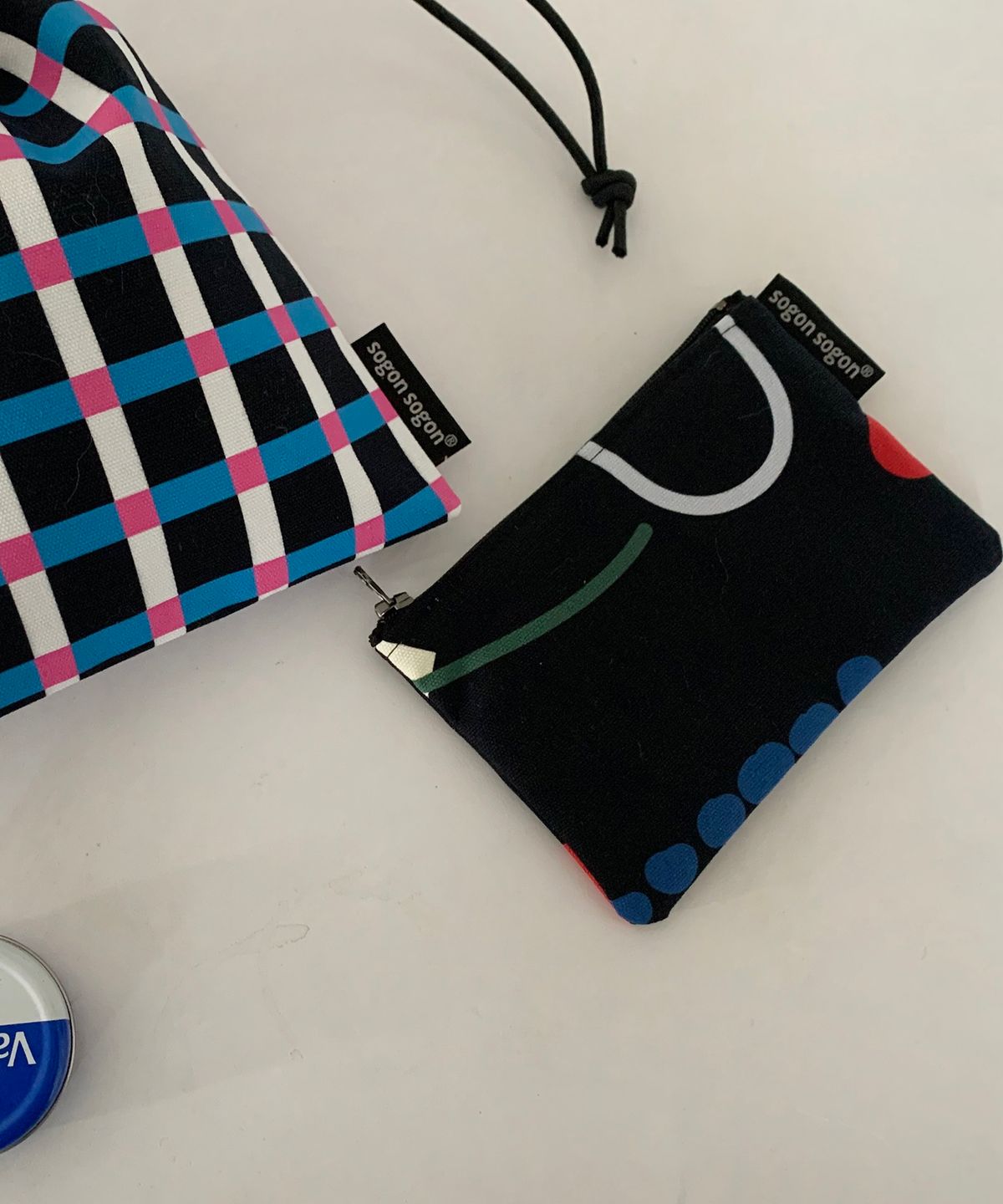 소곤소곤(SOGONSOGON) PLAYGROUND BLACK POUCH S