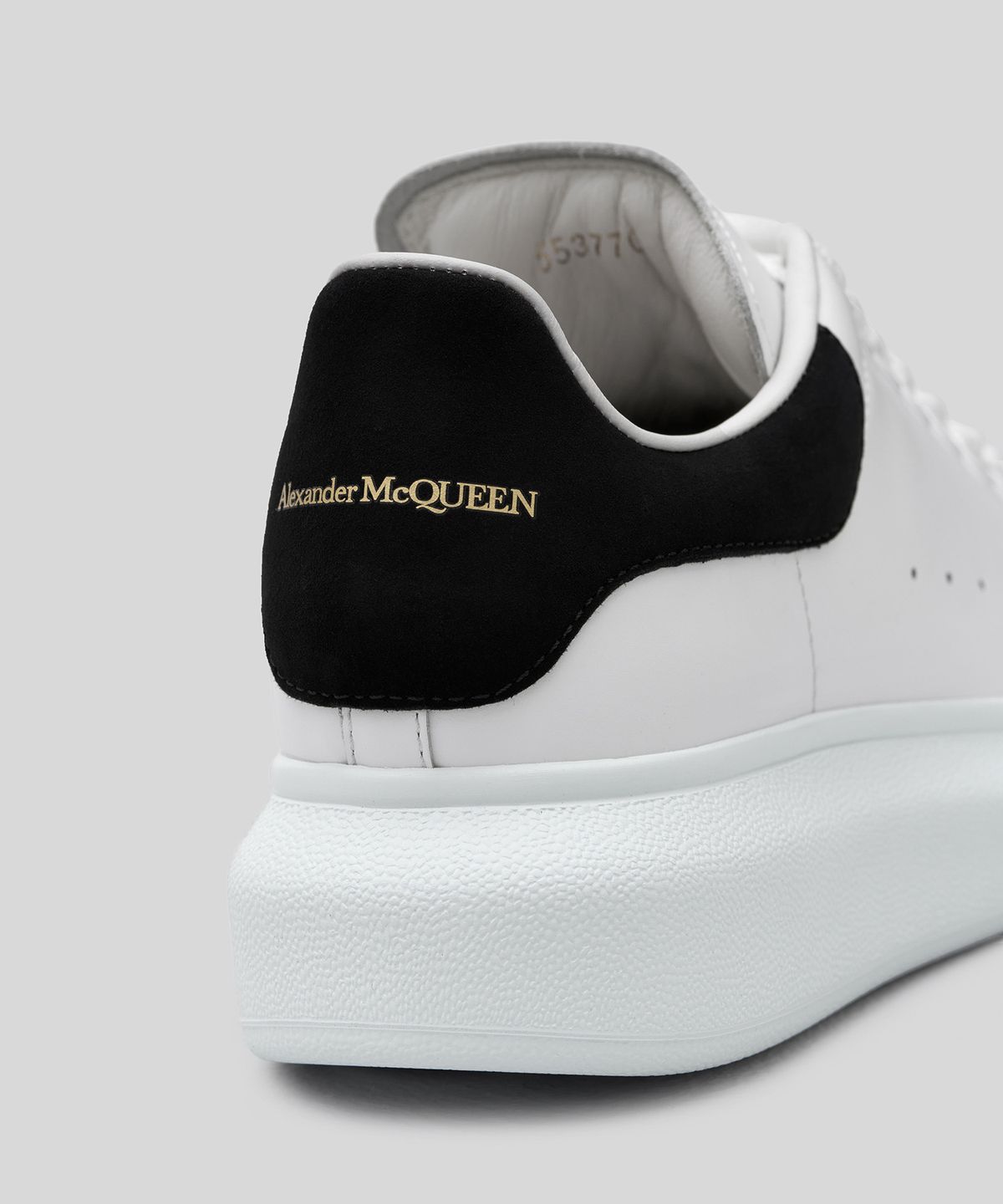 알렉산더 맥퀸(ALEXANDER McQUEEN) 오버사이즈 스니커즈 - 화이트:블랙 / 553770WHGP79061