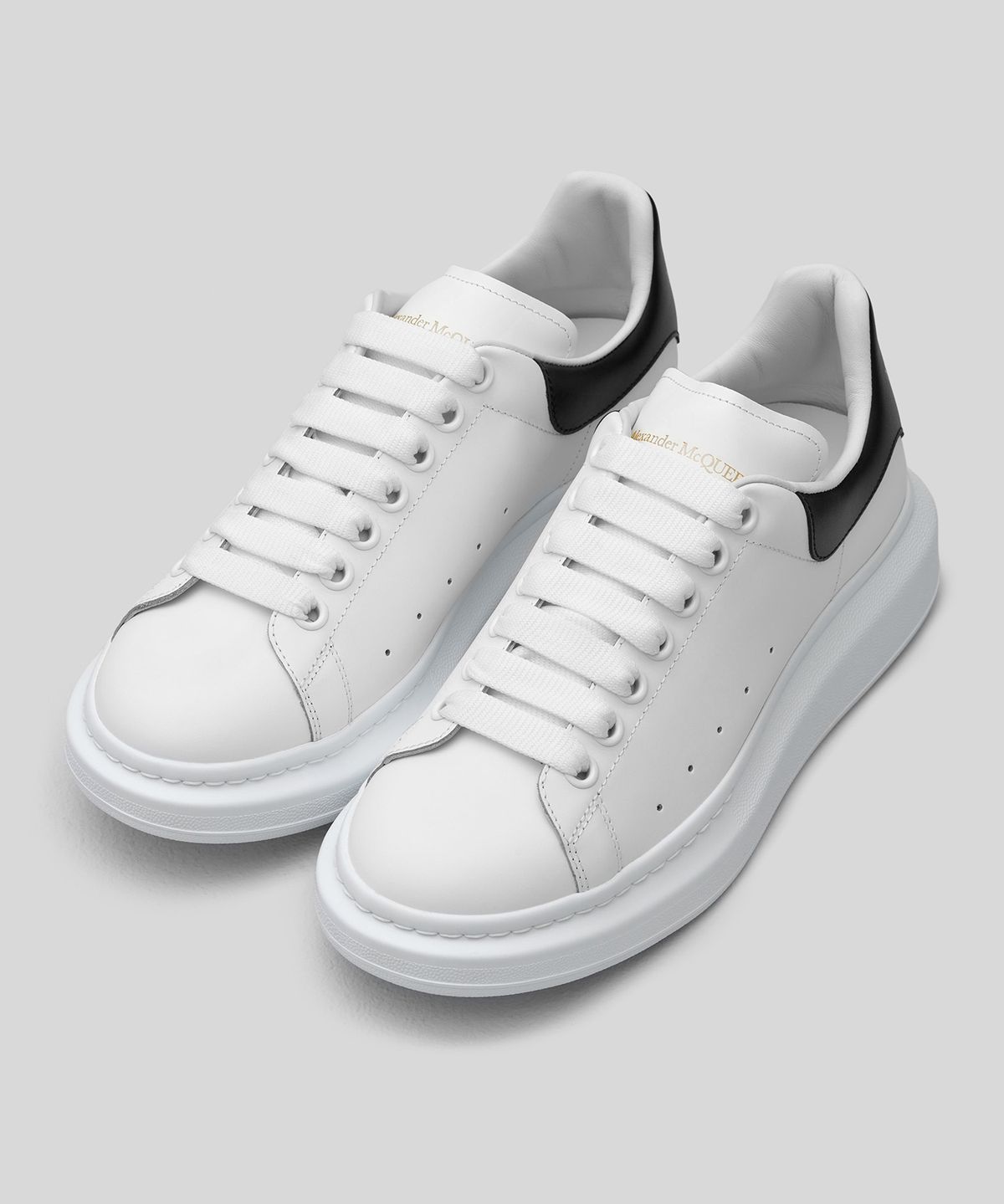 알렉산더 맥퀸(ALEXANDER McQUEEN) 오버사이즈 스니커즈 - 화이트:블랙 / 553680WHGP59061