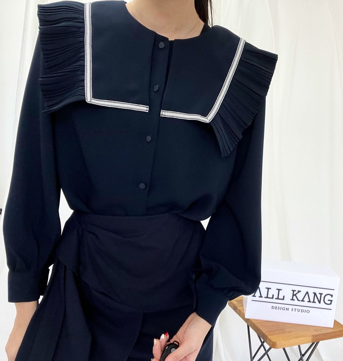 올강 디자인 스튜디오(ALL KANG DESIGN STUDIO) 프릴 카라 블라우스