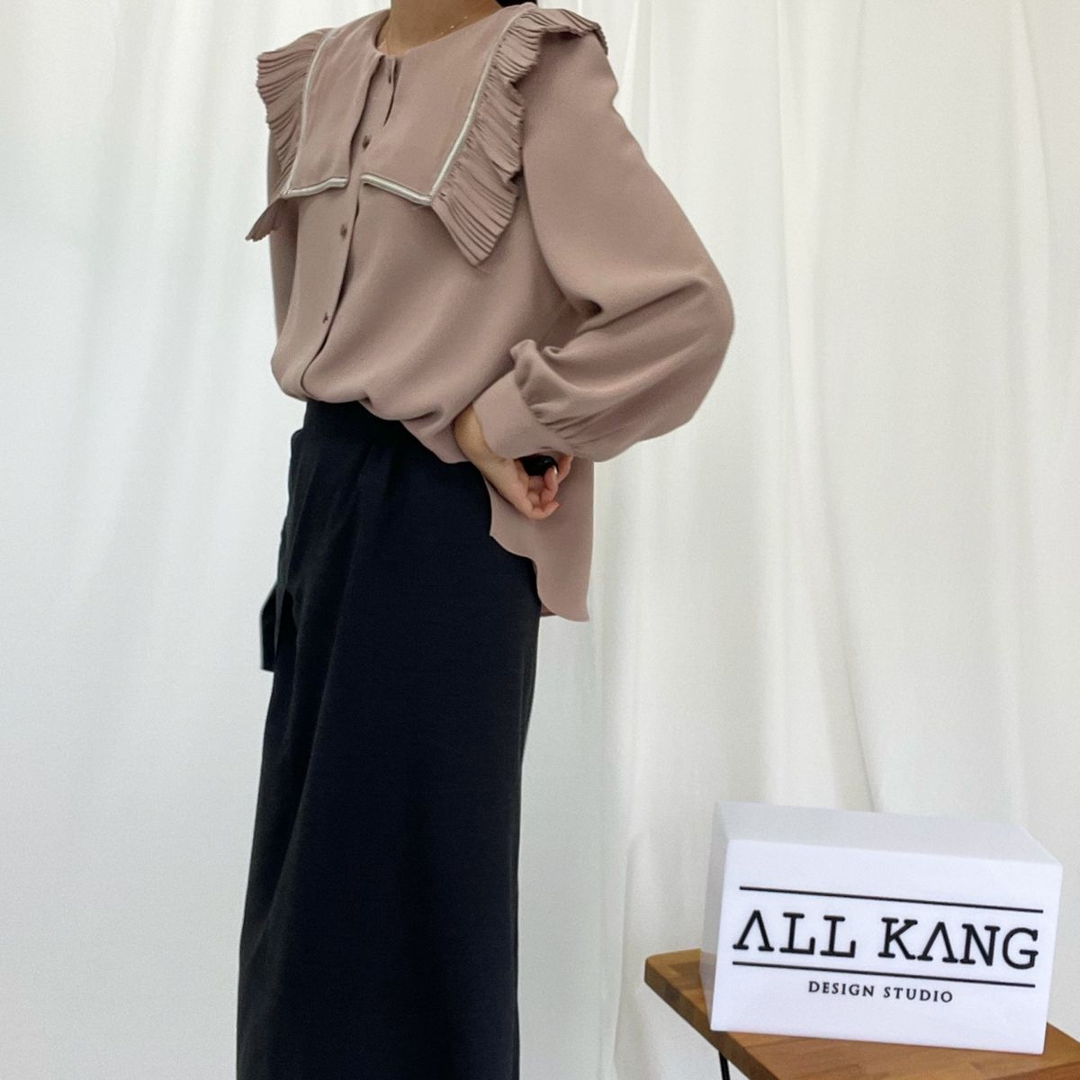 올강 디자인 스튜디오(ALL KANG DESIGN STUDIO) 프릴 카라 블라우스